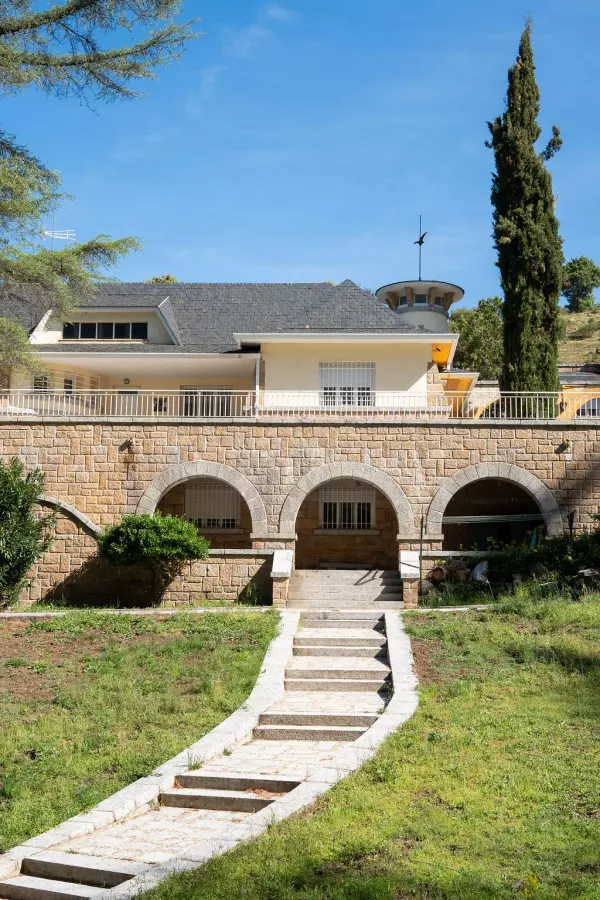 Exterior de la comunidad terapéutica de Recovery CT en Los Molinos
