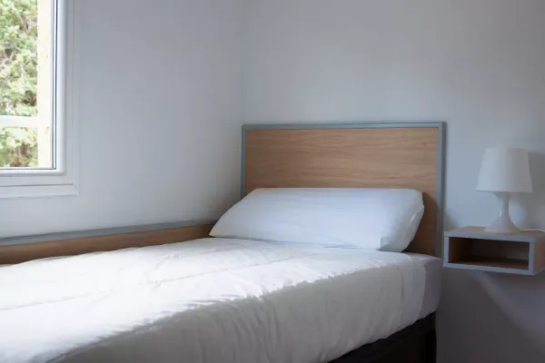 Habitación individual de la comunidad terapéutica